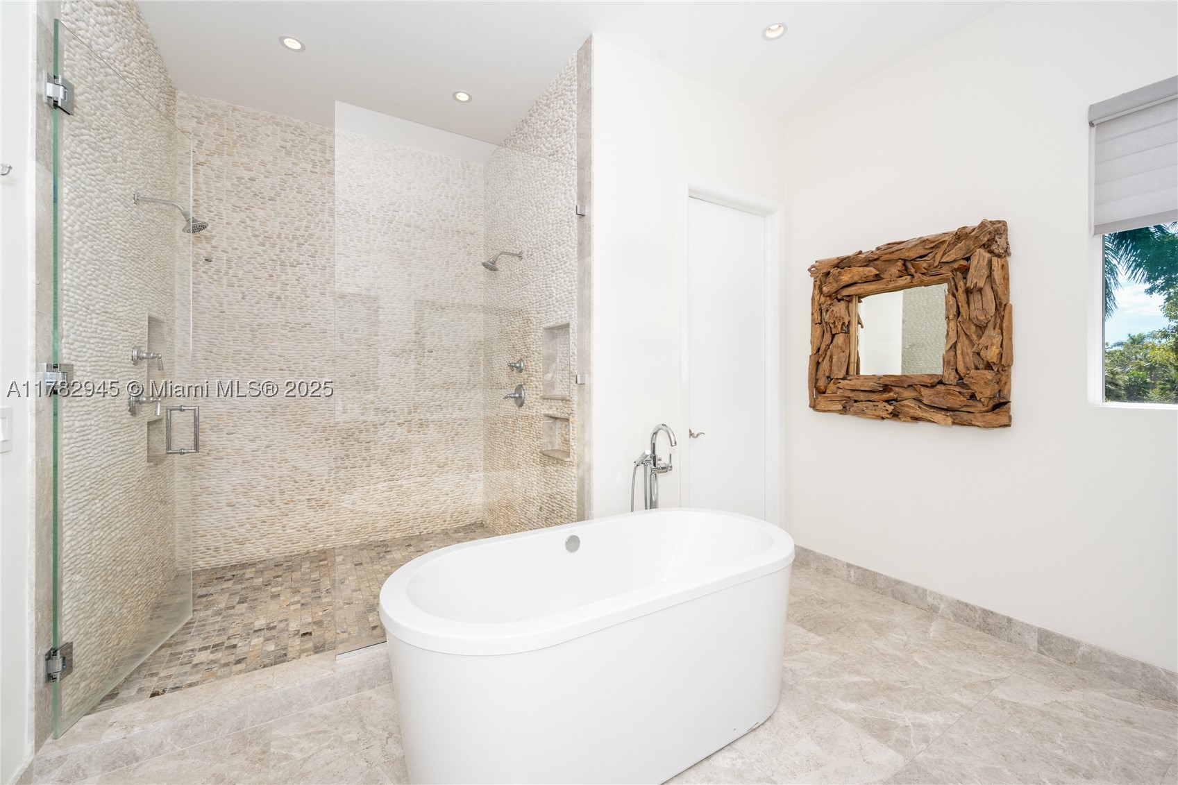 31 Island Dr, Key Biscayne FL 33149