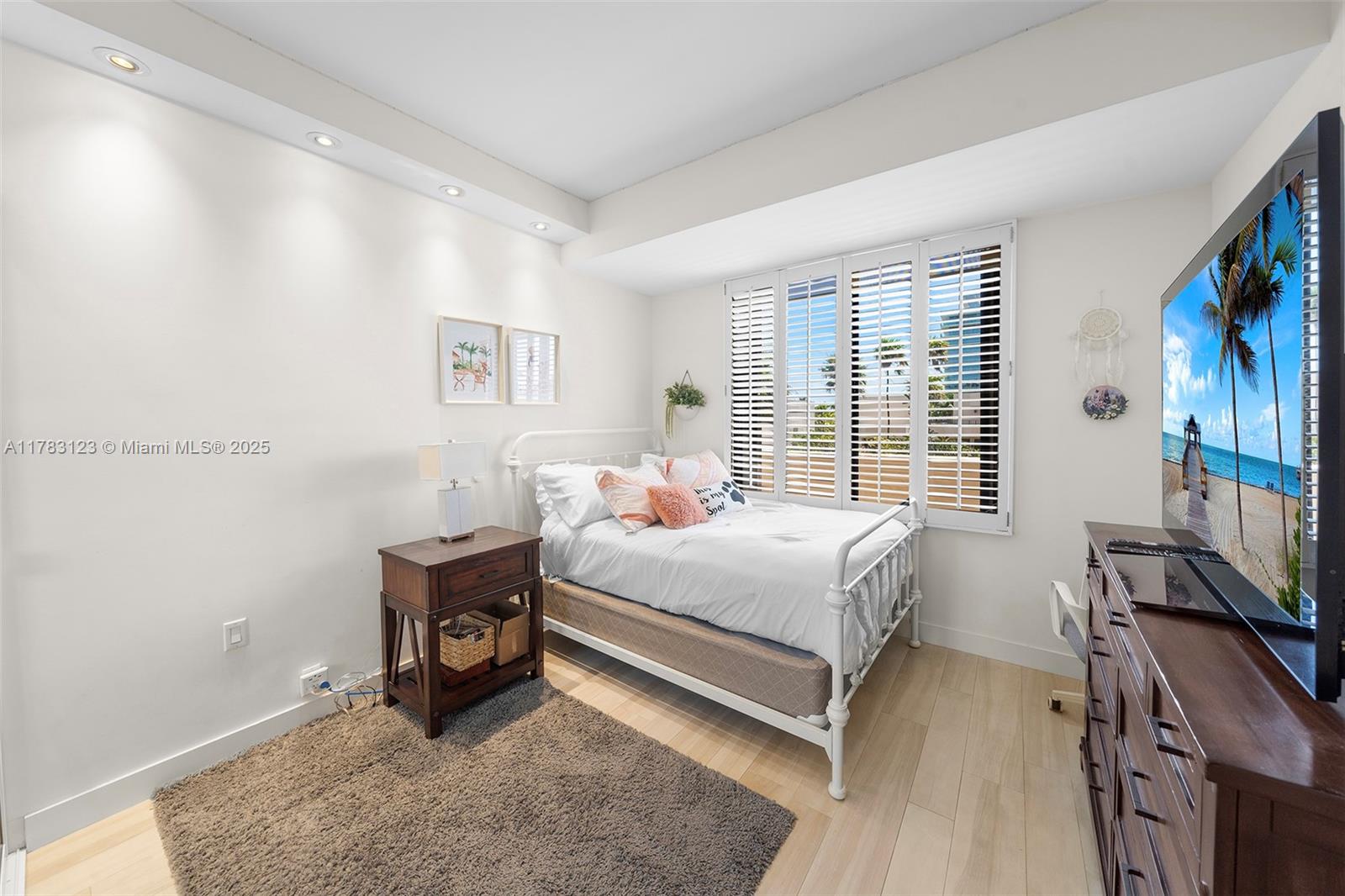 201 Crandon Blvd #333, Key Biscayne FL 33149