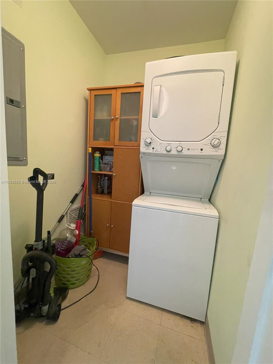 1900 N Bayshore Dr #2404, Miami FL 33132