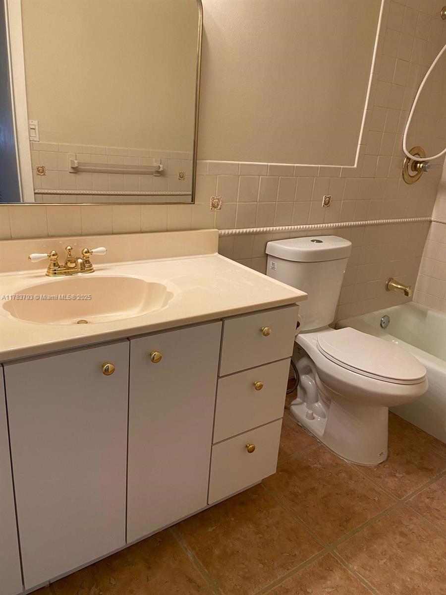 8335 SW 72nd Ave #202D, Miami FL 33143