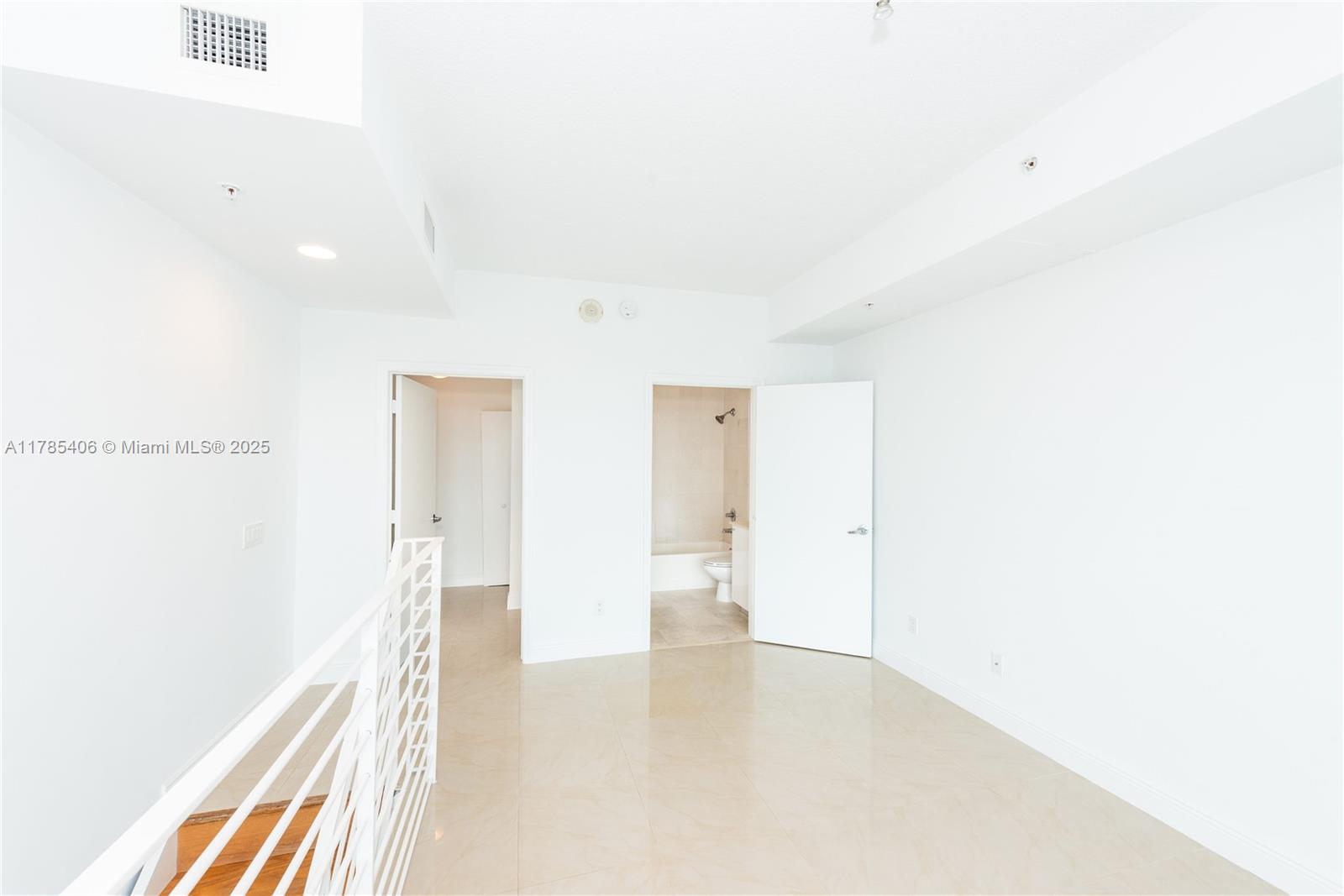 60 SW 13th St #2609, Miami FL 33130