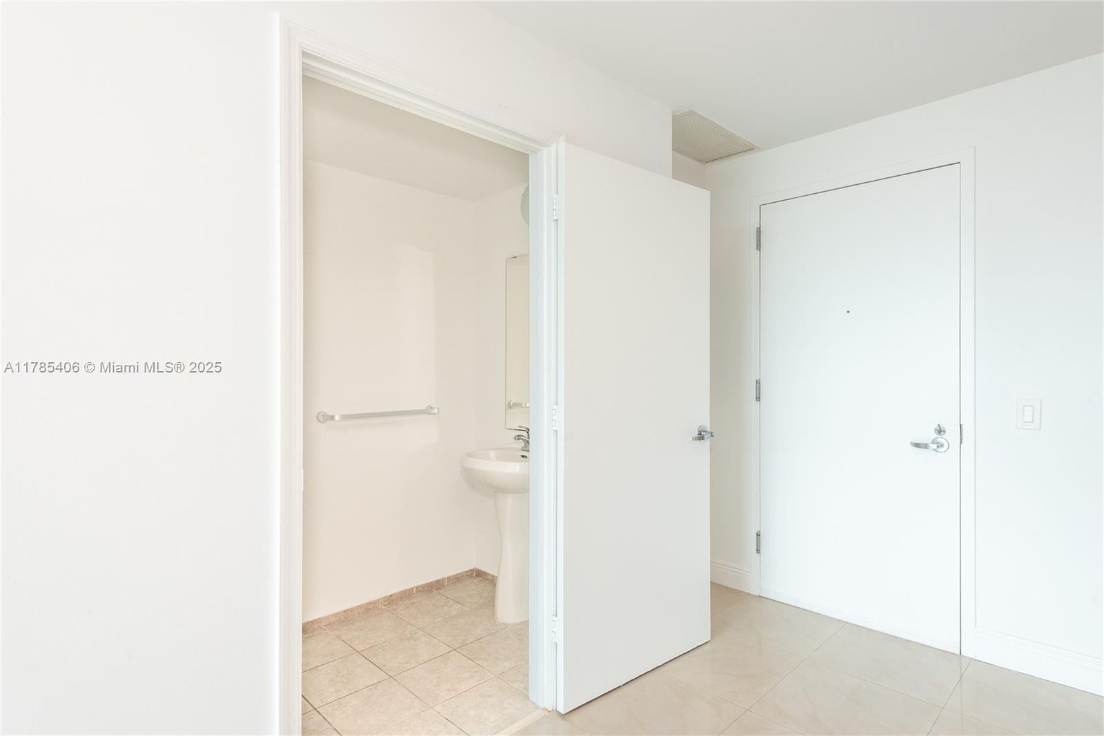 60 SW 13th St #2609, Miami FL 33130