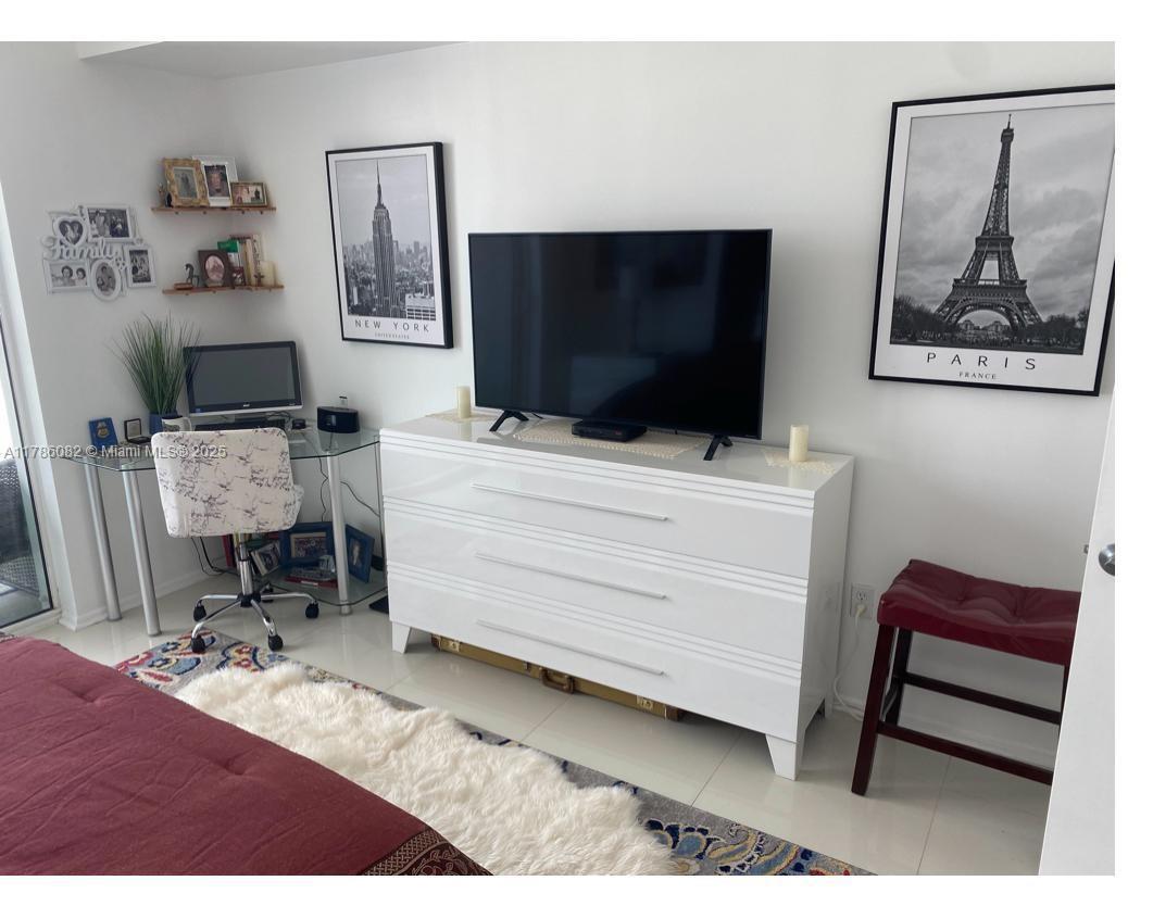 244 Biscayne Blvd #3004, Miami FL 33132