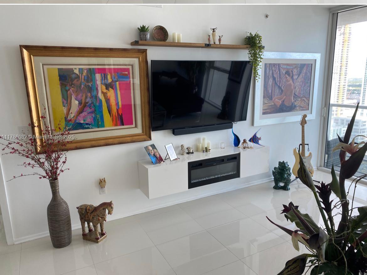 244 Biscayne Blvd #3004, Miami FL 33132