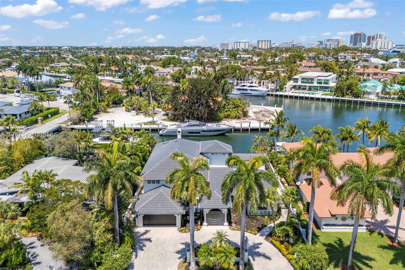2561 Lucille Dr, Fort Lauderdale FL 33316