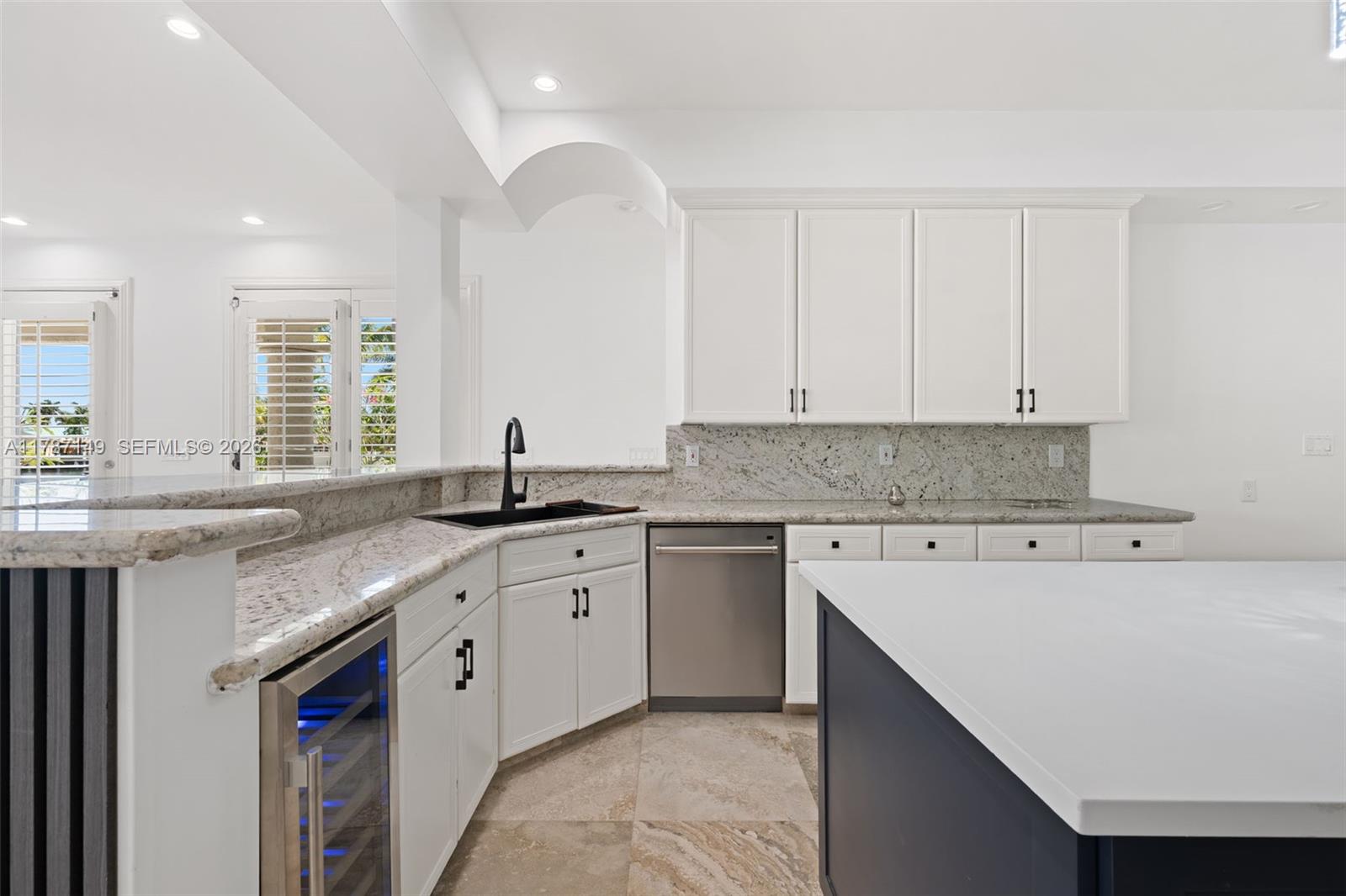2561 Lucille Dr, Fort Lauderdale FL 33316