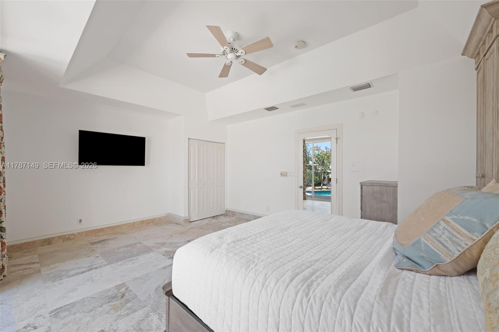 2561 Lucille Dr, Fort Lauderdale FL 33316