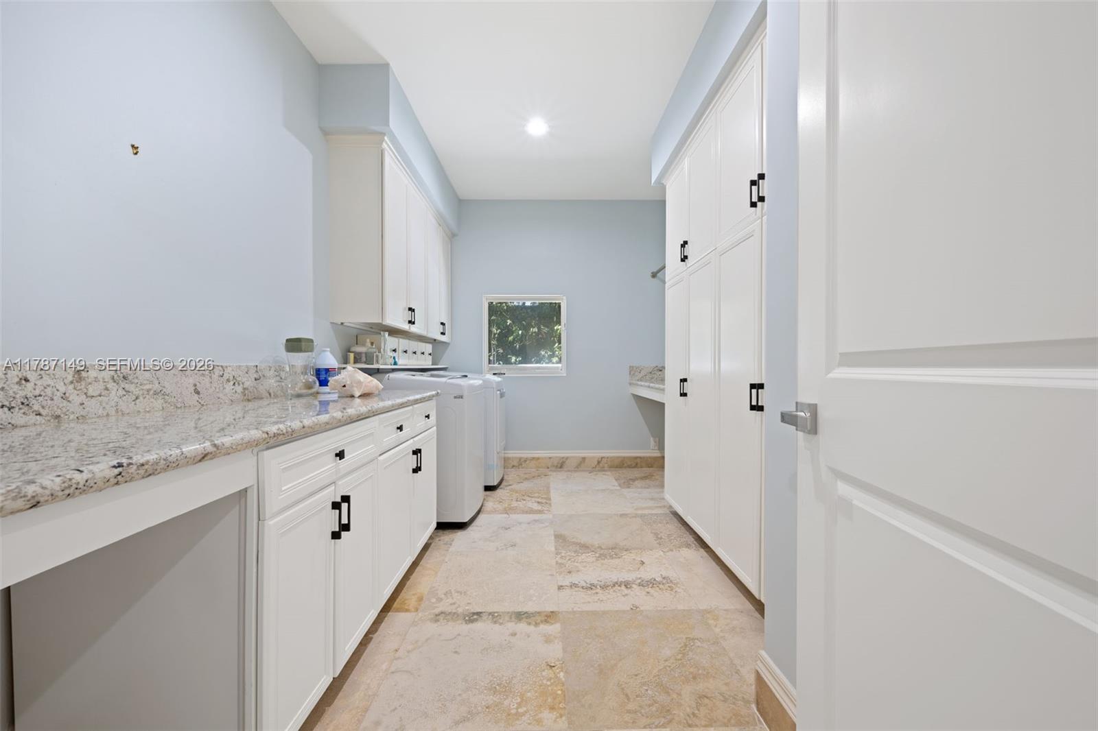 2561 Lucille Dr, Fort Lauderdale FL 33316