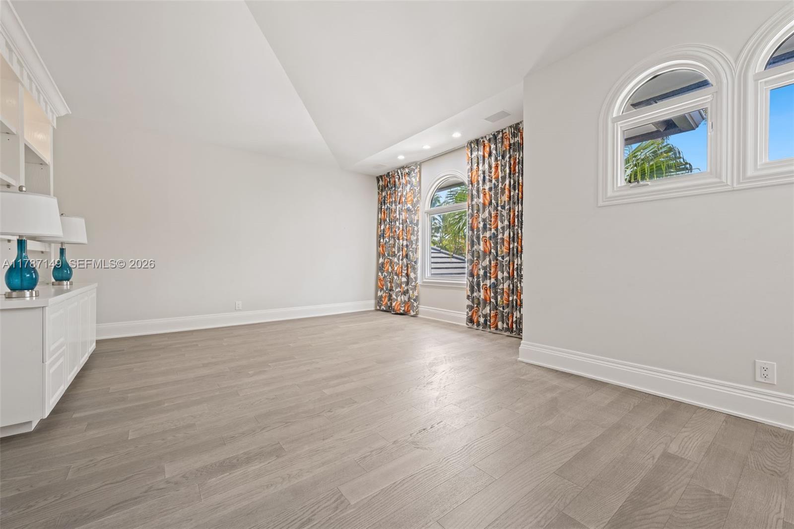 2561 Lucille Dr, Fort Lauderdale FL 33316