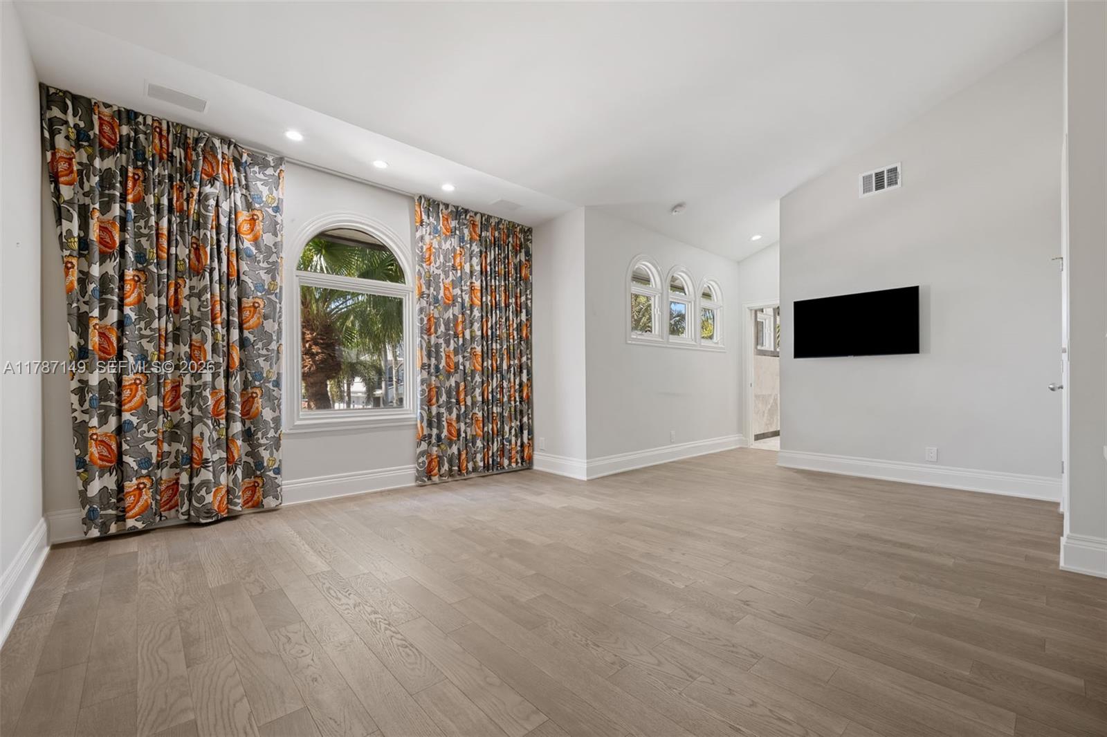 2561 Lucille Dr, Fort Lauderdale FL 33316
