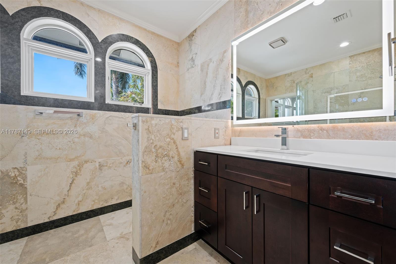 2561 Lucille Dr, Fort Lauderdale FL 33316