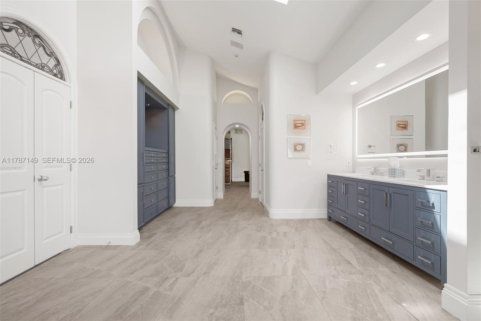 2561 Lucille Dr, Fort Lauderdale FL 33316