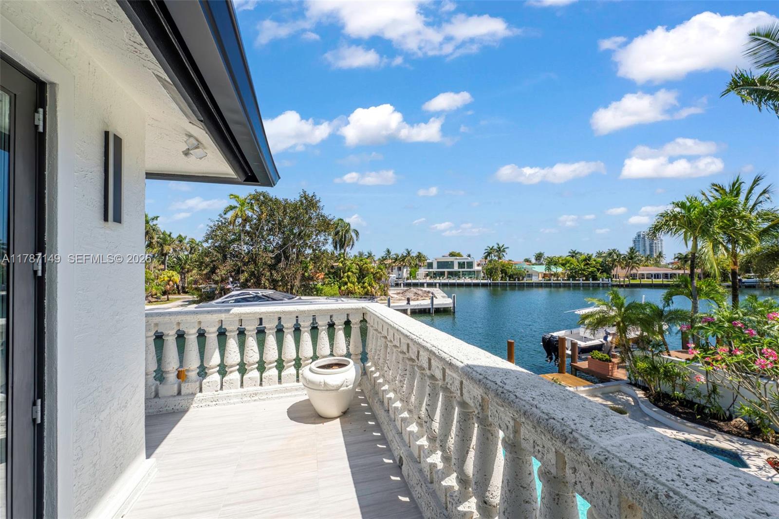 2561 Lucille Dr, Fort Lauderdale FL 33316
