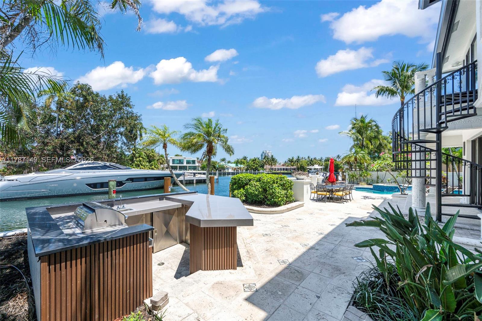 2561 Lucille Dr, Fort Lauderdale FL 33316