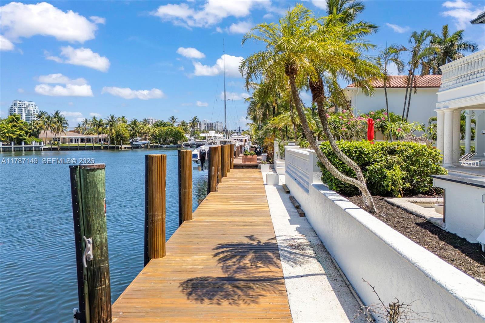 2561 Lucille Dr, Fort Lauderdale FL 33316