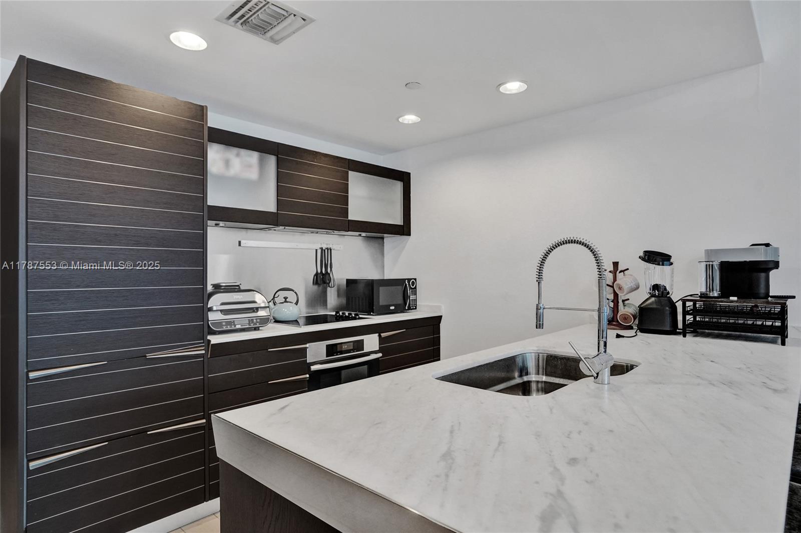 200 Biscayne Boulevard Way #3211, Miami FL 33131