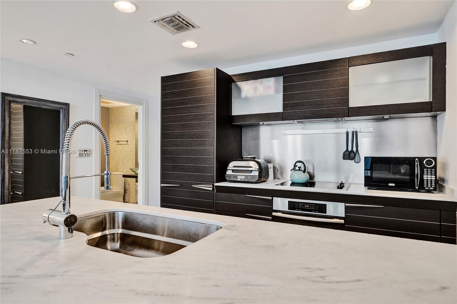 200 Biscayne Boulevard Way #3211, Miami FL 33131