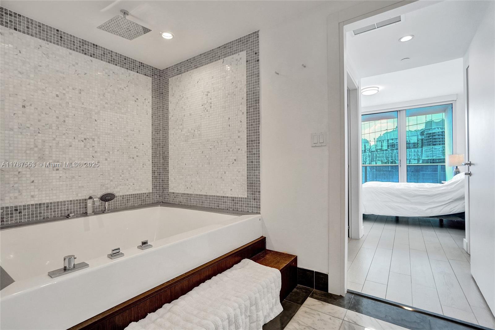 200 Biscayne Boulevard Way #3211, Miami FL 33131
