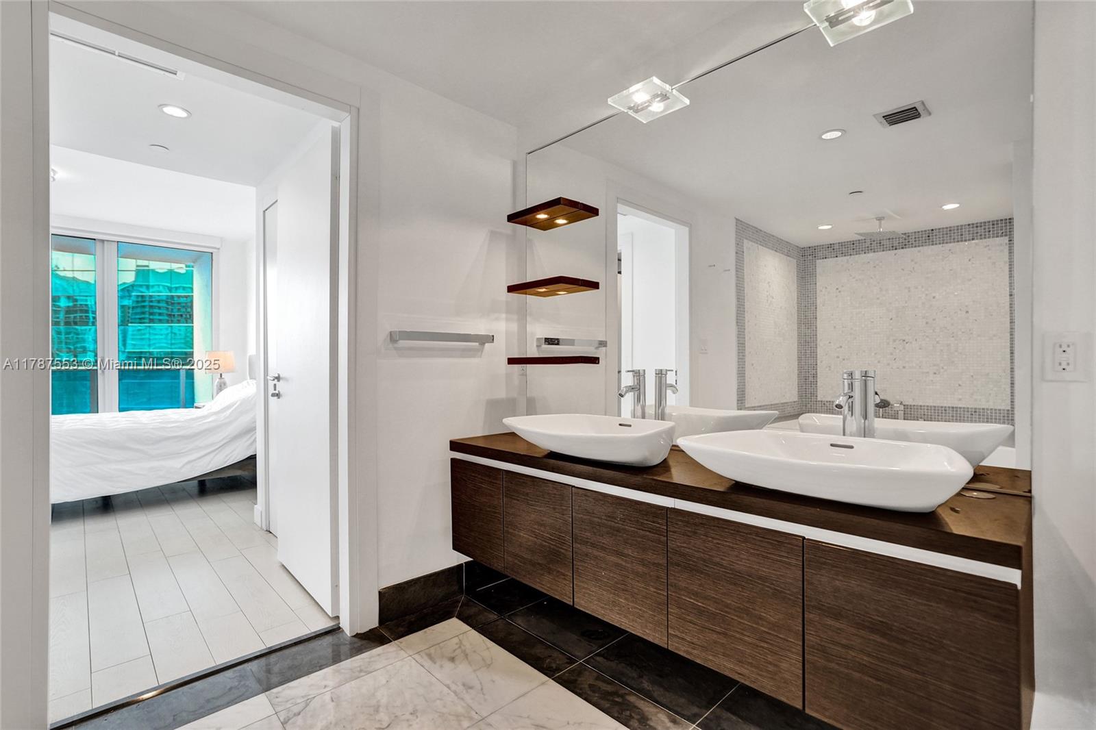 200 Biscayne Boulevard Way #3211, Miami FL 33131