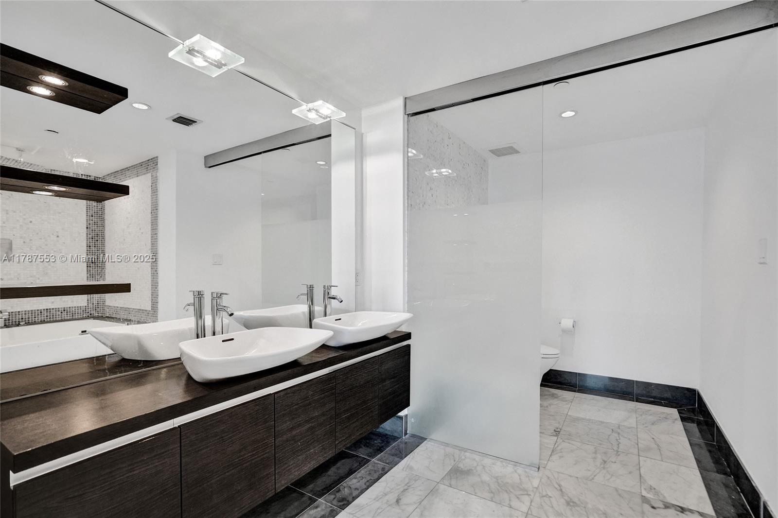 200 Biscayne Boulevard Way #3211, Miami FL 33131