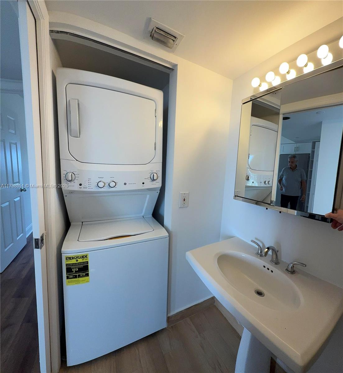 3500 Mystic Pointe Dr #3003, Aventura FL 33180