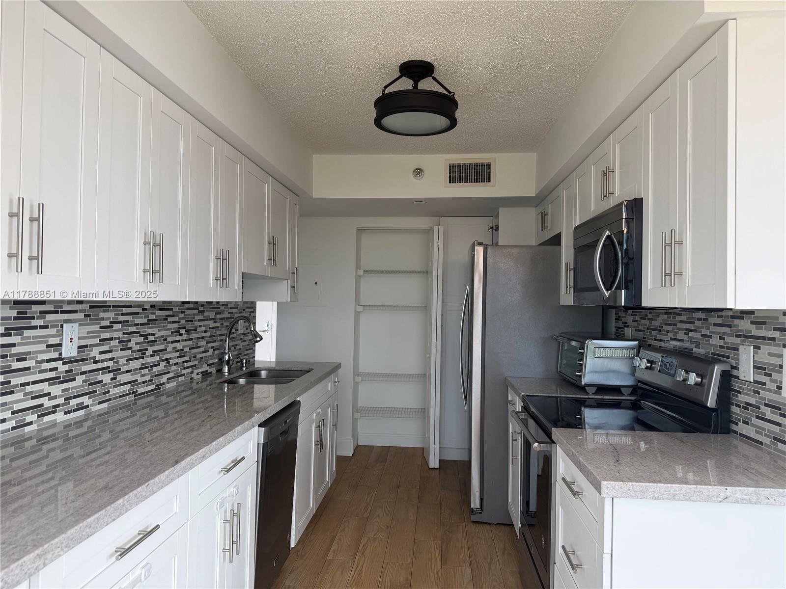 3500 Mystic Pointe Dr #3003, Aventura FL 33180