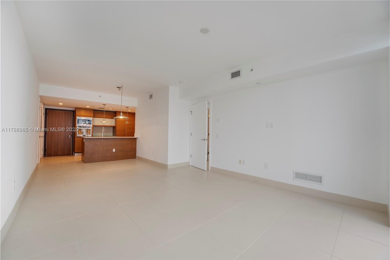 5875 Collins Ave #1006, Miami Beach FL 33140