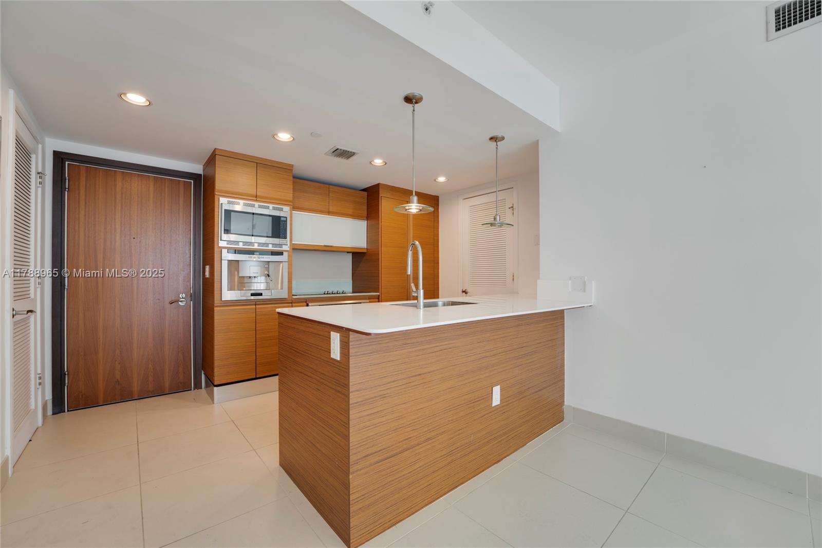 5875 Collins Ave #1006, Miami Beach FL 33140