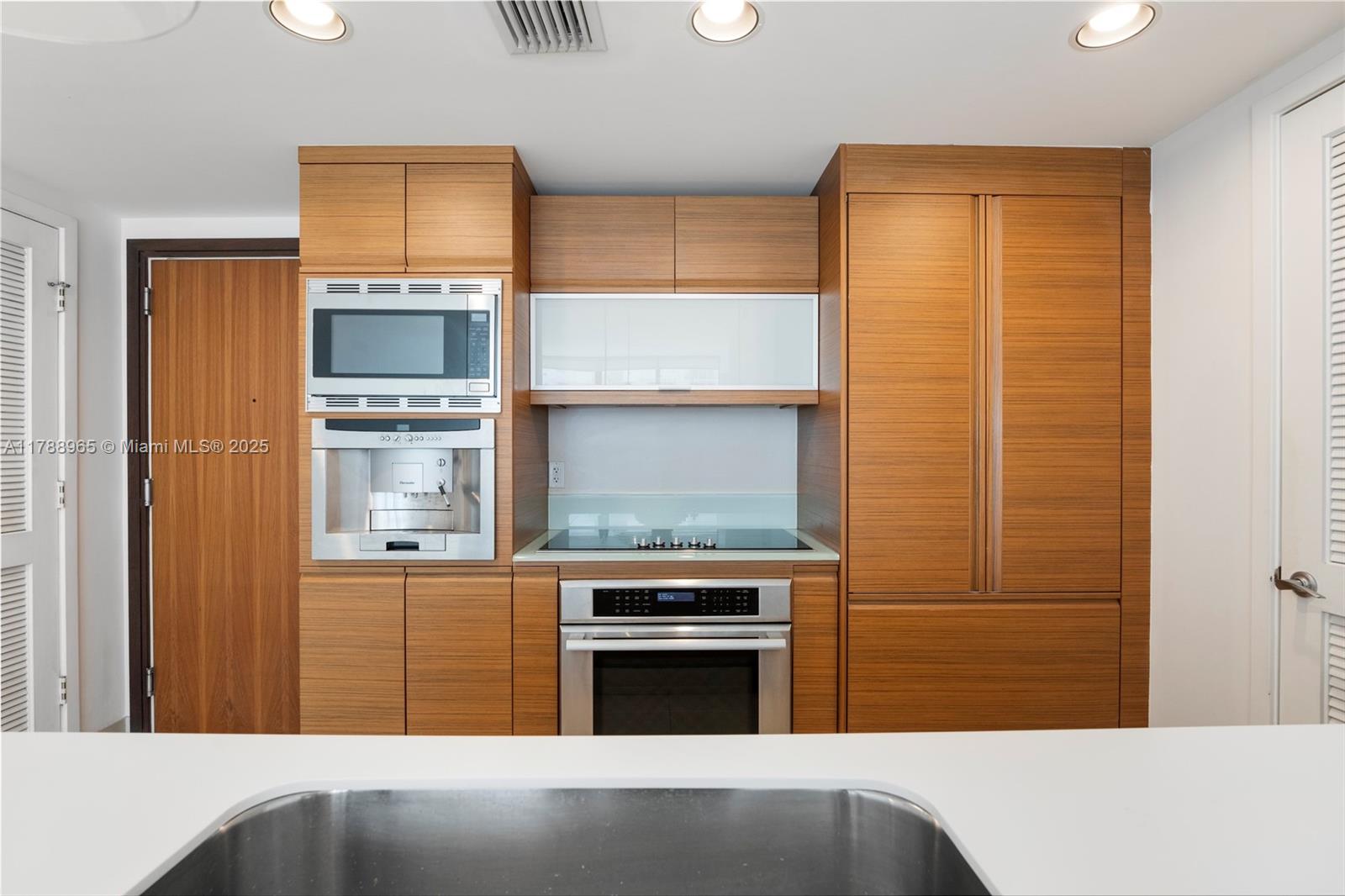 5875 Collins Ave #1006, Miami Beach FL 33140