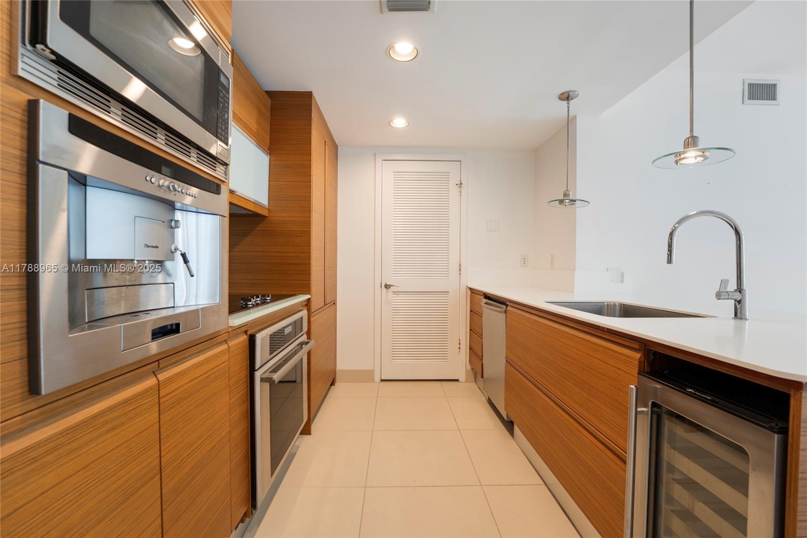 5875 Collins Ave #1006, Miami Beach FL 33140