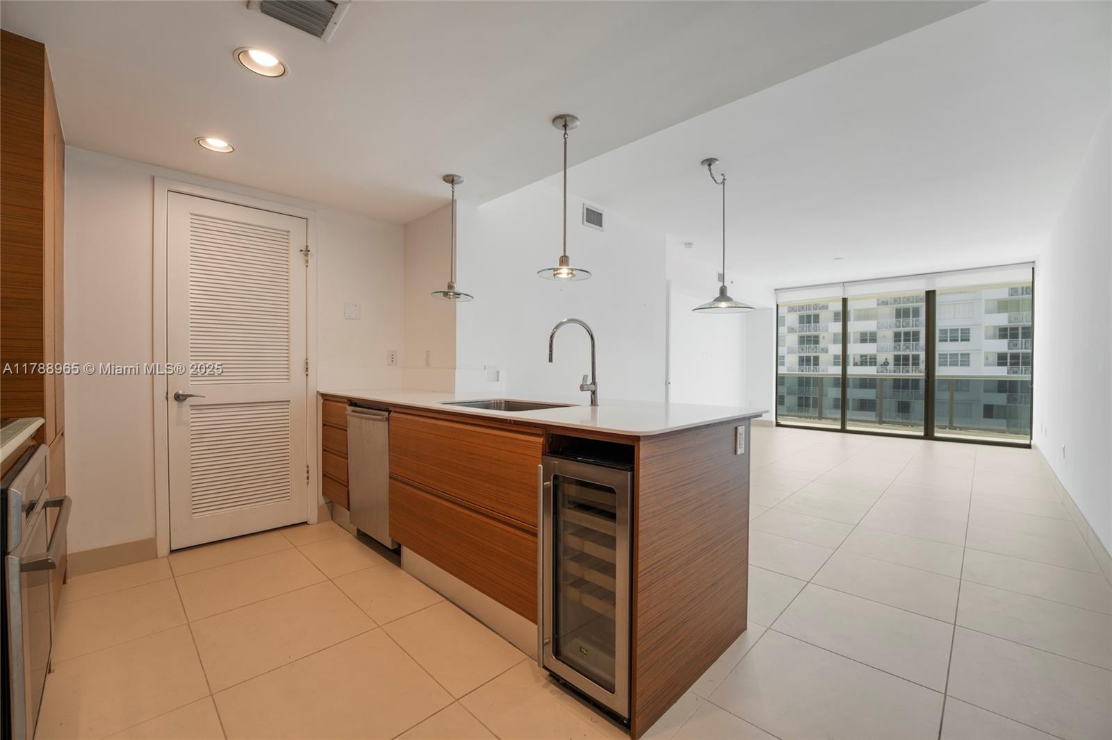 5875 Collins Ave #1006, Miami Beach FL 33140
