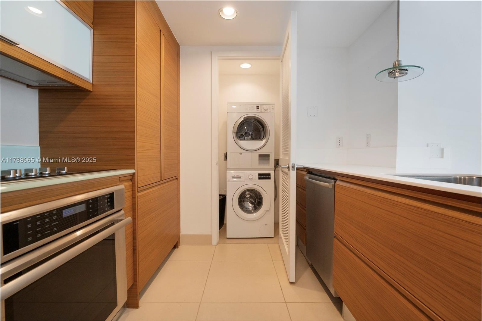 5875 Collins Ave #1006, Miami Beach FL 33140