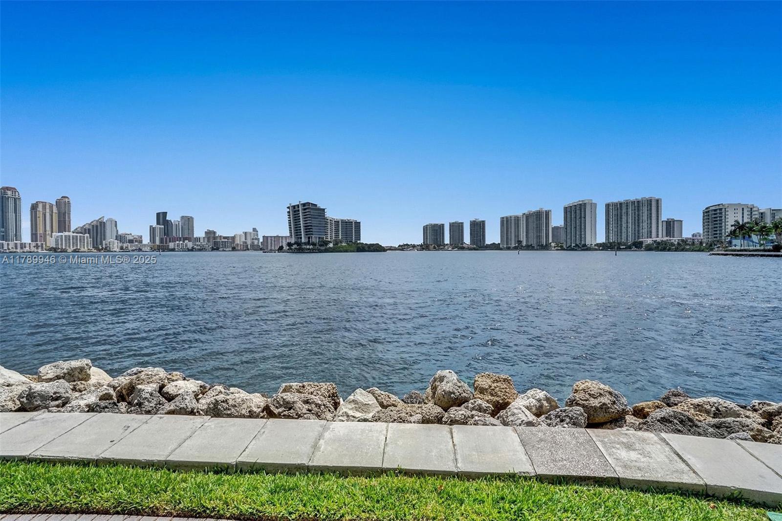 Aventura FL 33180 - A11789946
