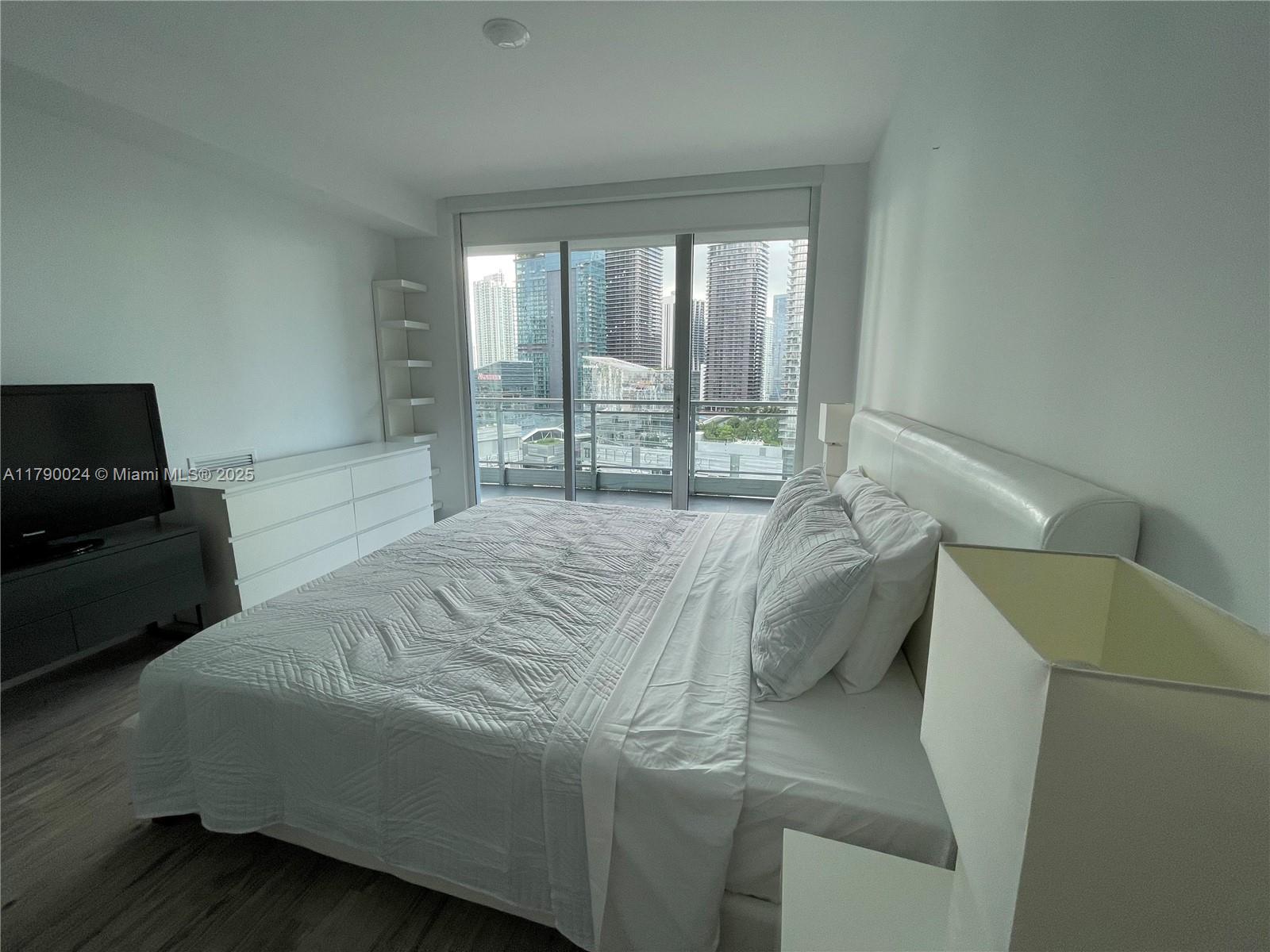 92 SW 3rd St #2302, Miami FL 33130