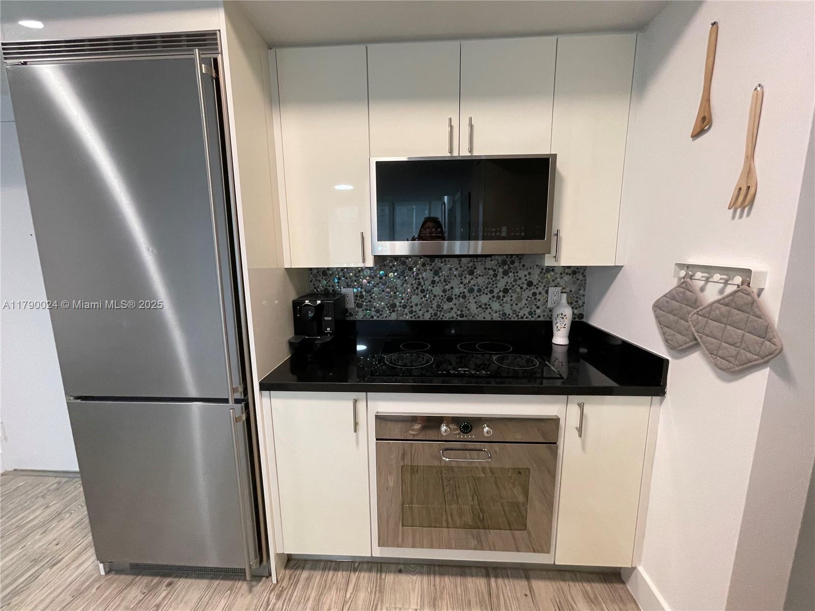 92 SW 3rd St #2302, Miami FL 33130