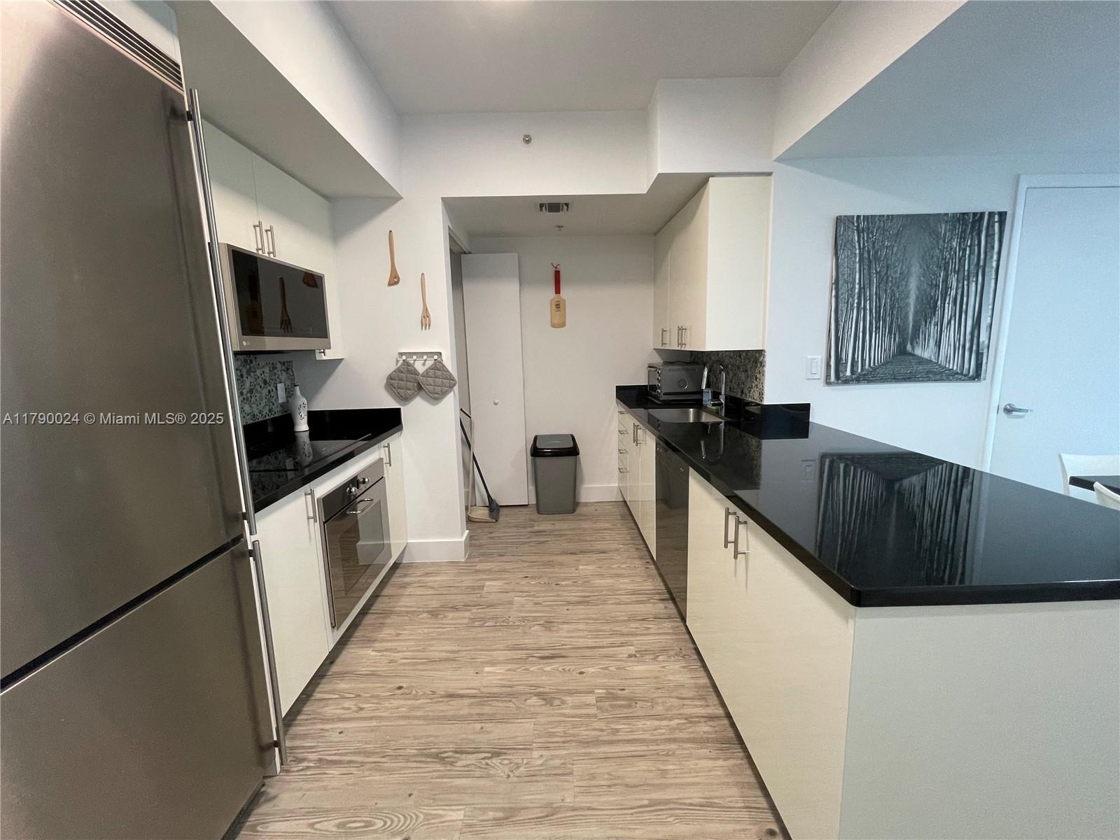 92 SW 3rd St #2302, Miami FL 33130