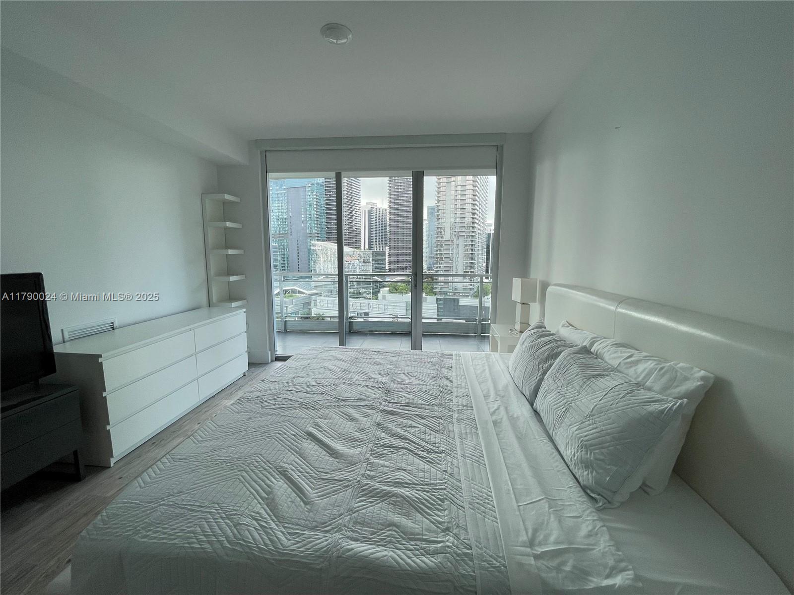 92 SW 3rd St #2302, Miami FL 33130