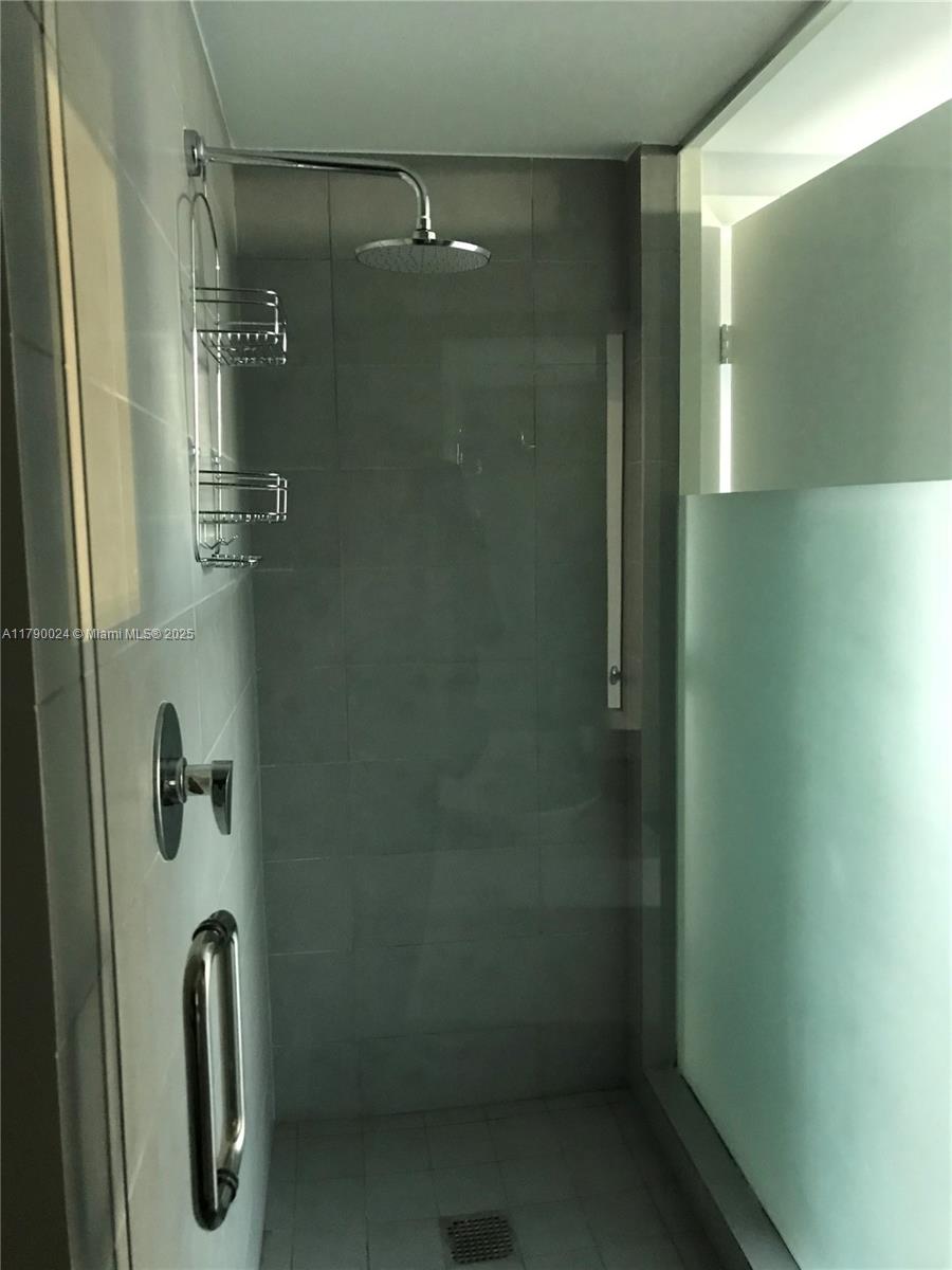 92 SW 3rd St #2302, Miami FL 33130