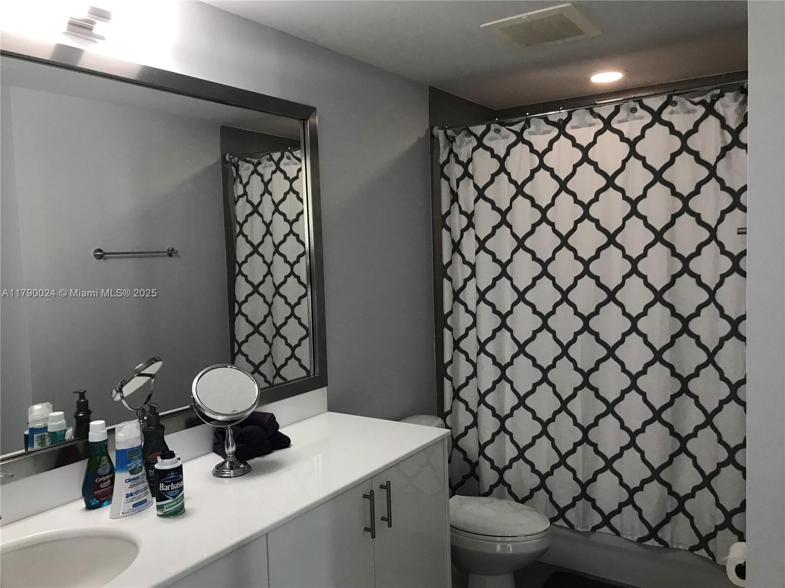 92 SW 3rd St #2302, Miami FL 33130
