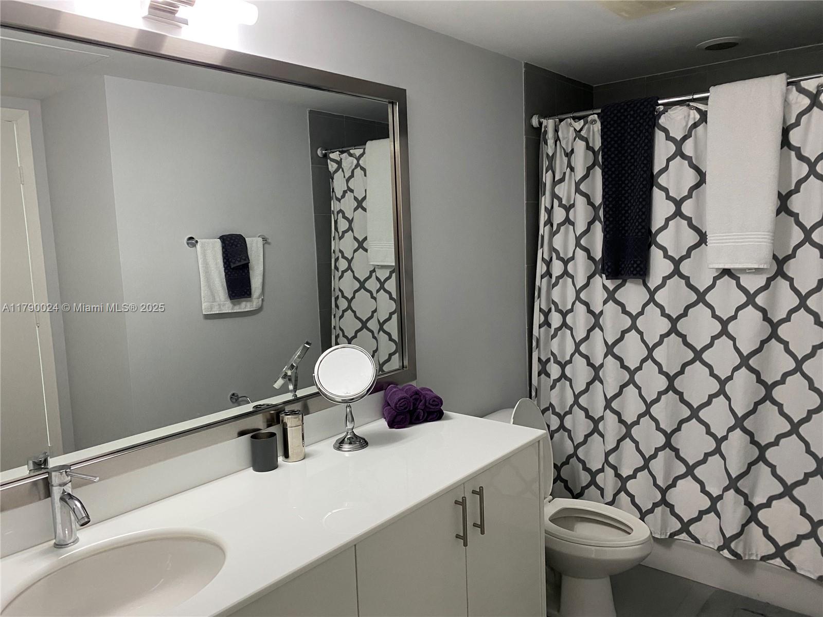 92 SW 3rd St #2302, Miami FL 33130