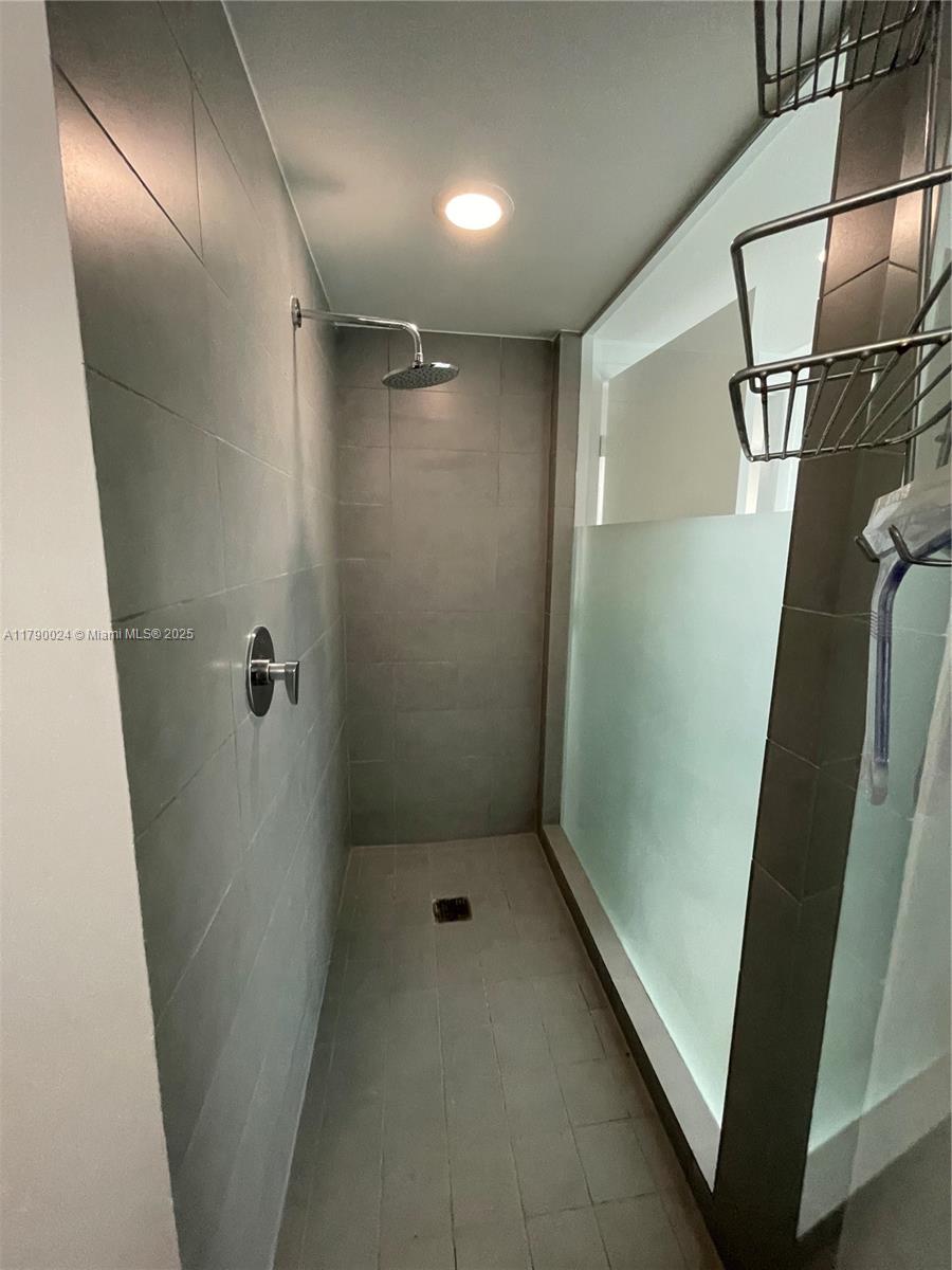 92 SW 3rd St #2302, Miami FL 33130