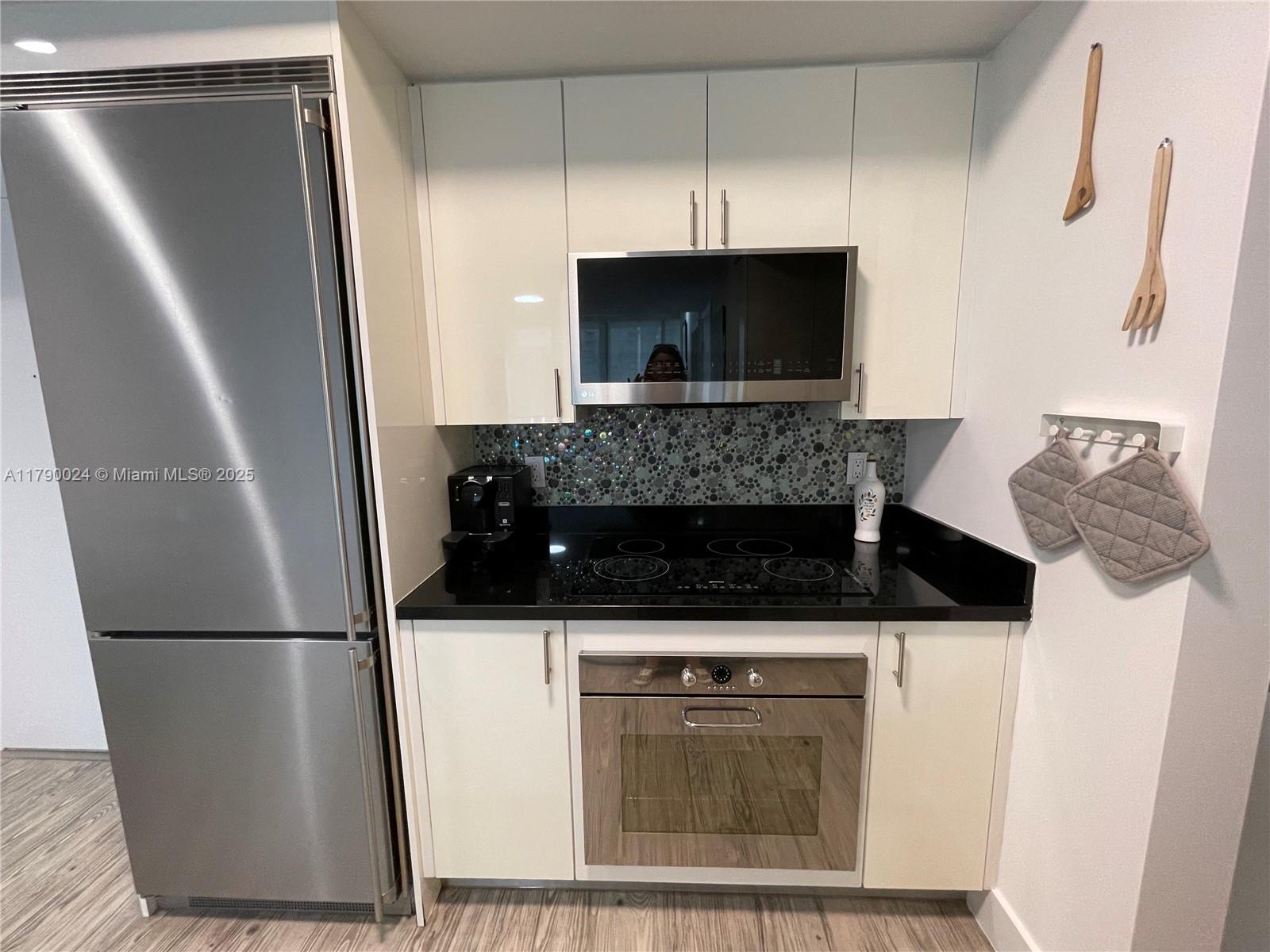 92 SW 3rd St #2302, Miami FL 33130