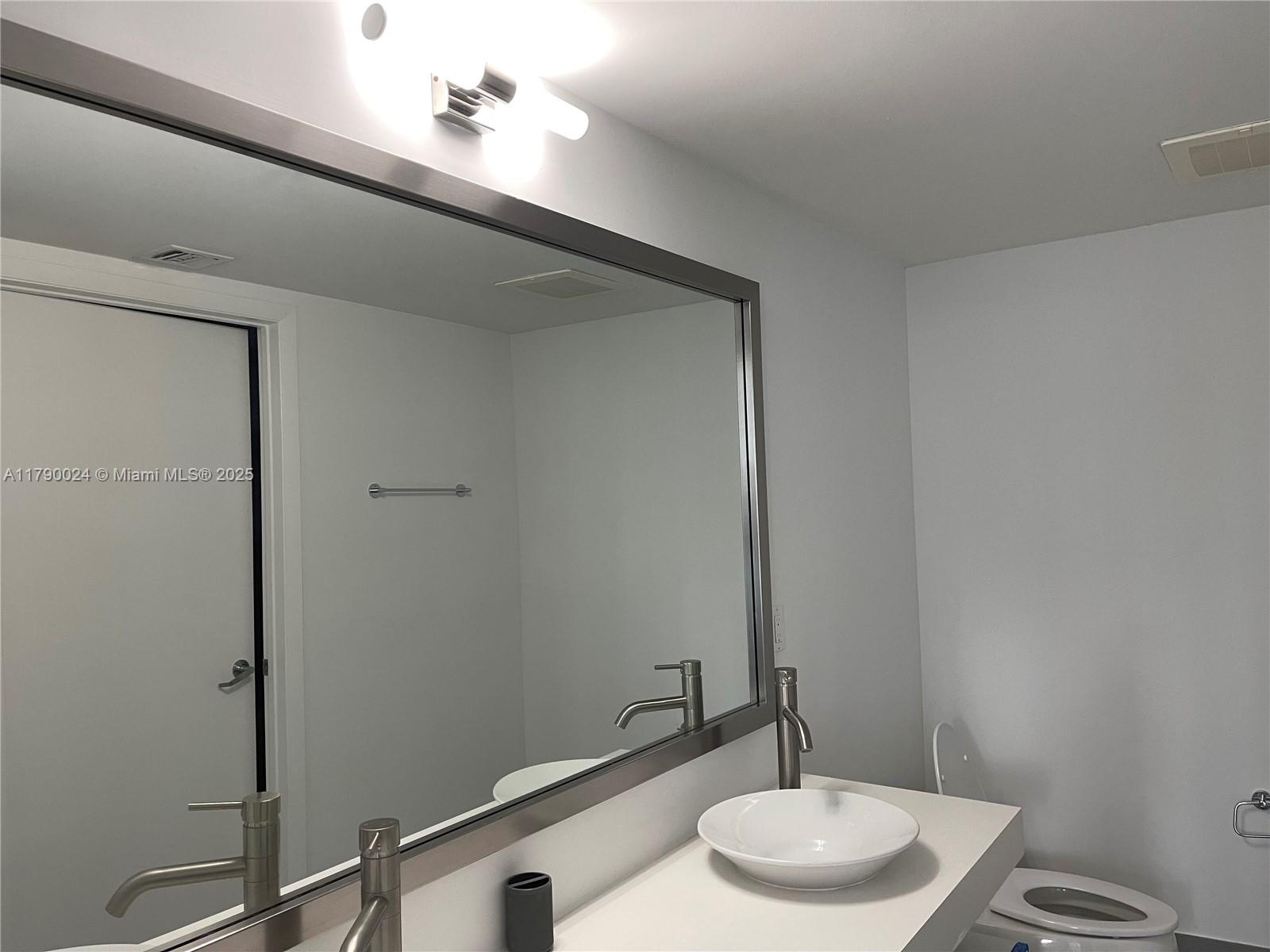92 SW 3rd St #2302, Miami FL 33130
