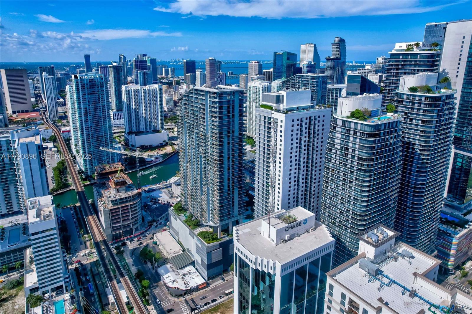 55 SW 9th St #PH4501, Miami FL 33130