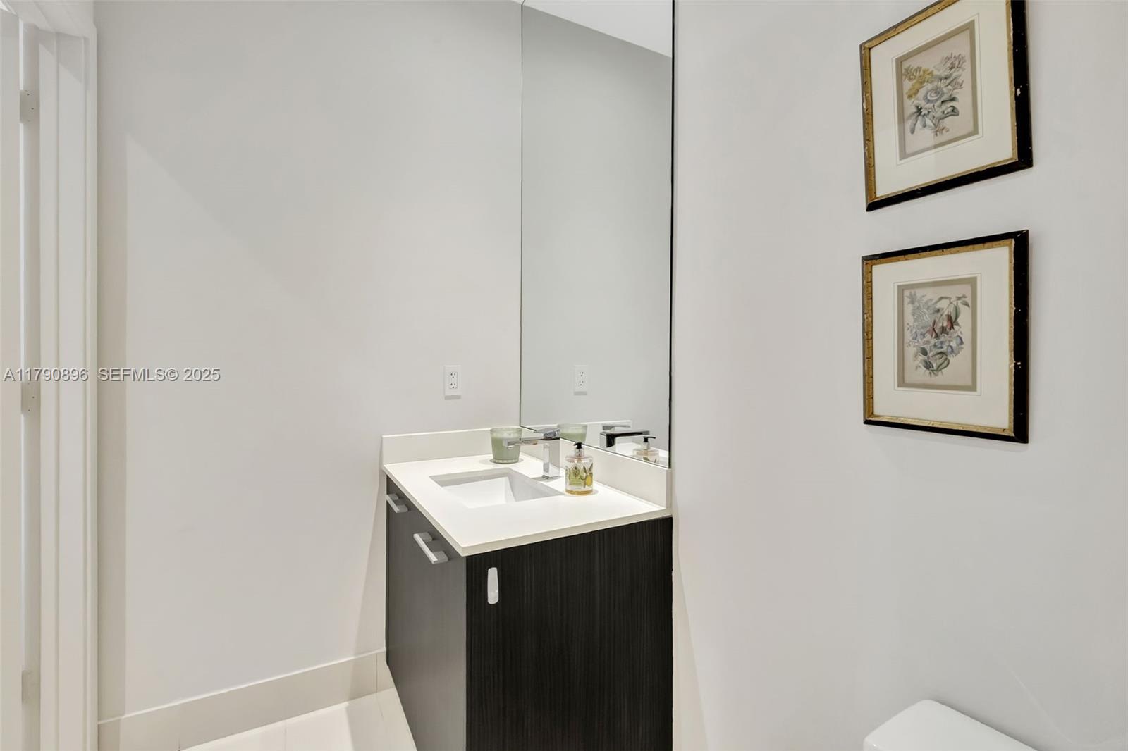 55 SW 9th St #PH4501, Miami FL 33130