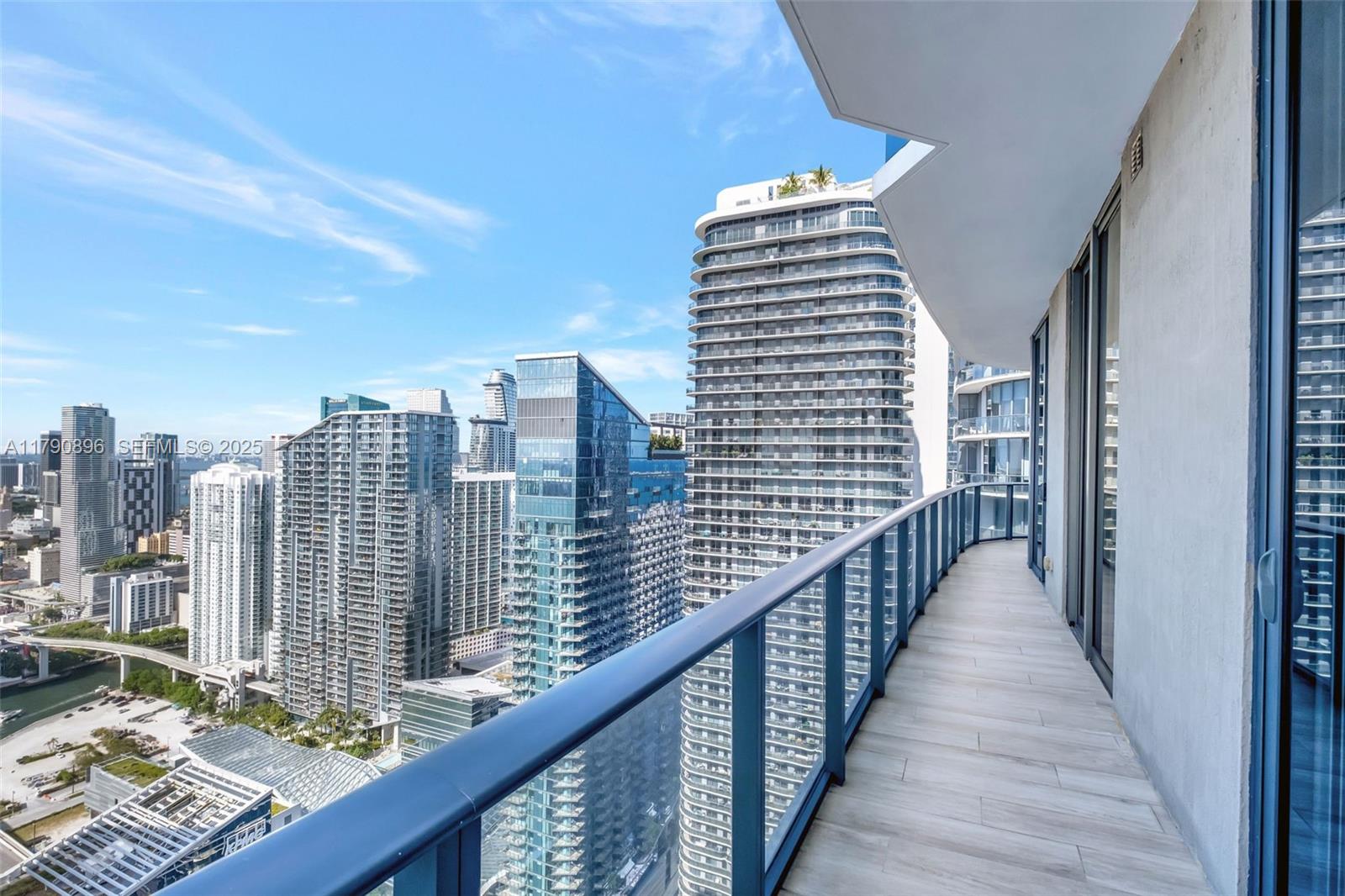 55 SW 9th St #PH4501, Miami FL 33130