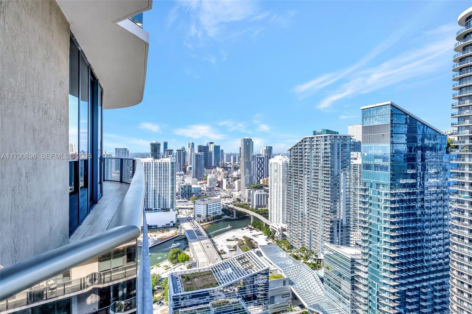 55 SW 9th St #PH4501, Miami FL 33130