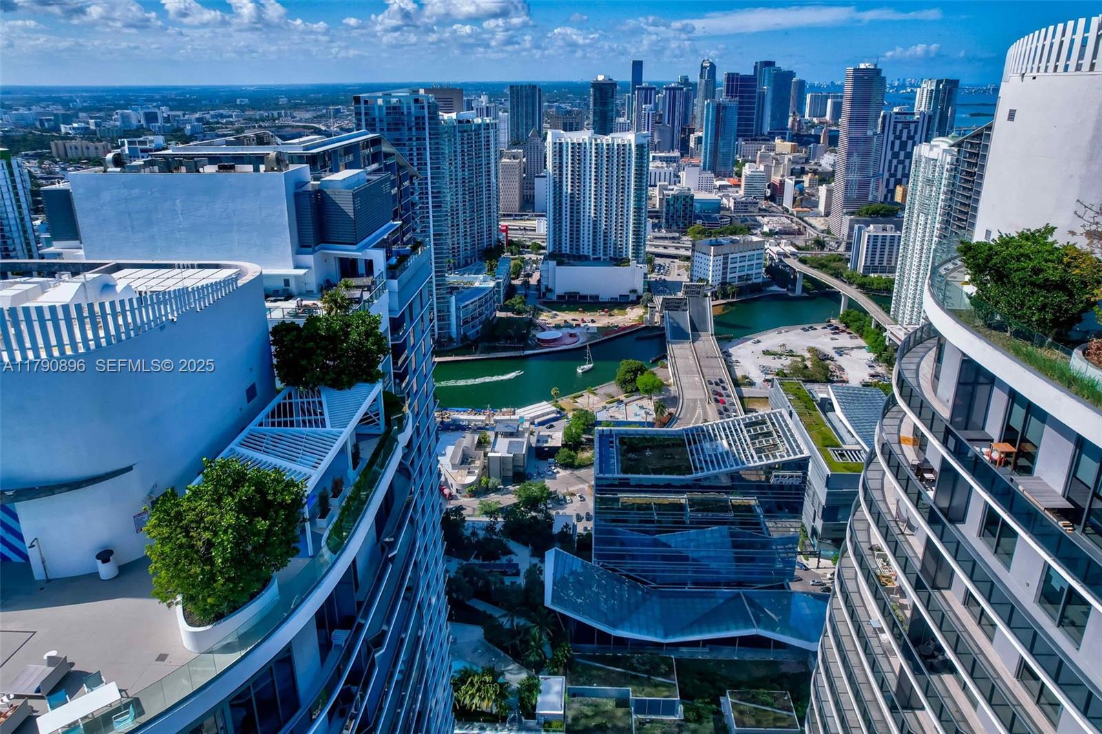 55 SW 9th St #PH4501, Miami FL 33130