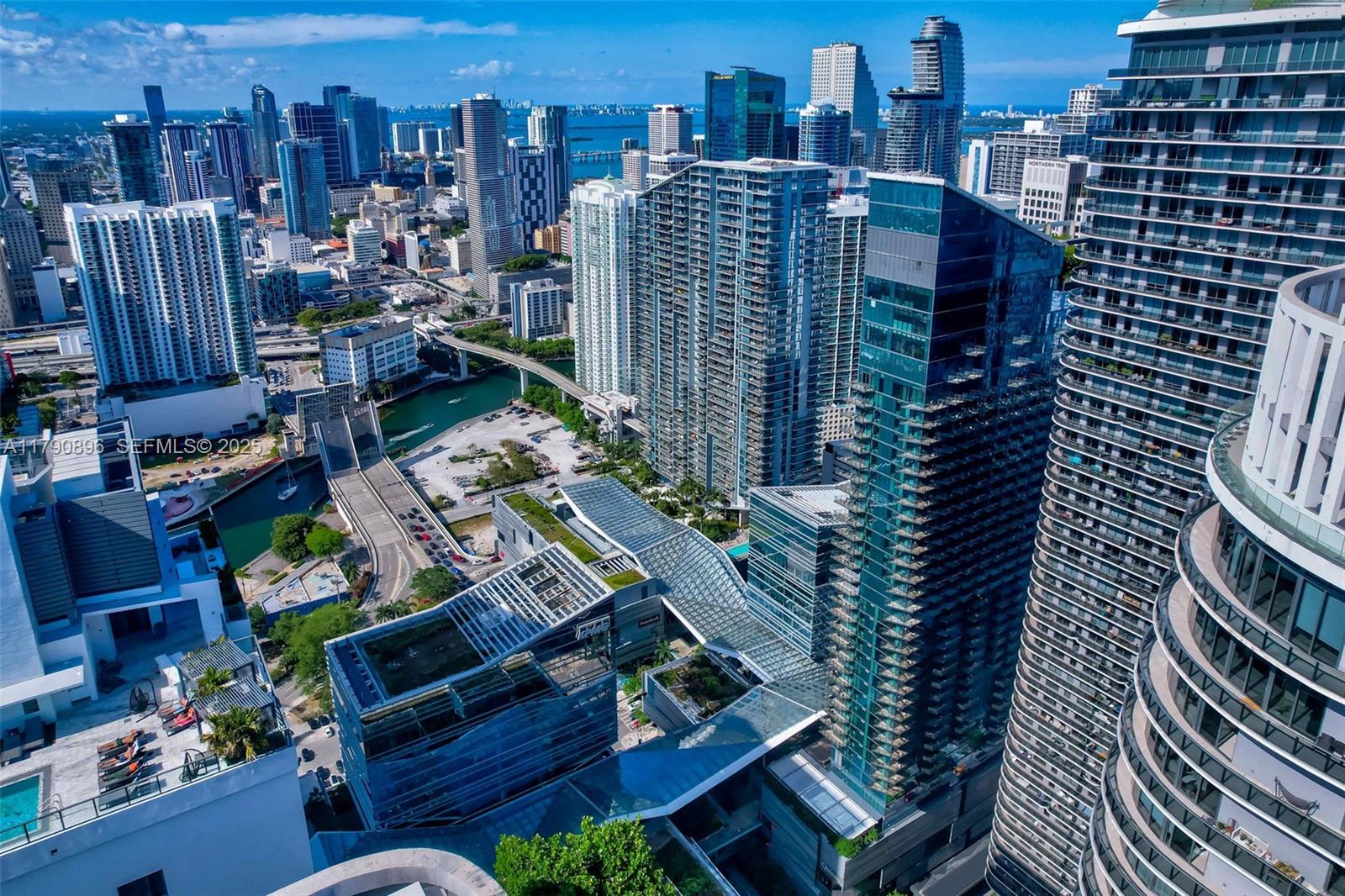 55 SW 9th St #PH4501, Miami FL 33130