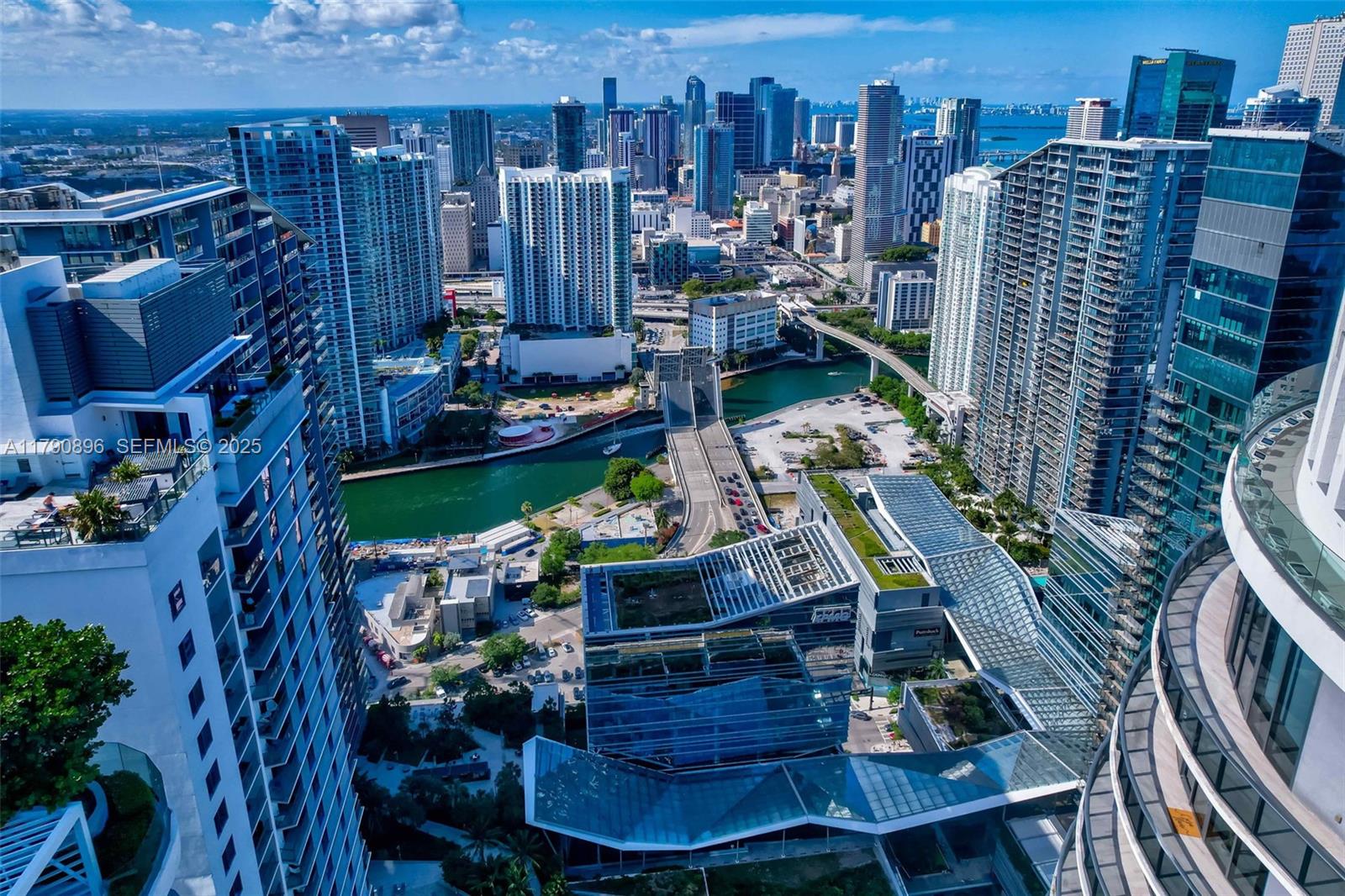 55 SW 9th St #PH4501, Miami FL 33130